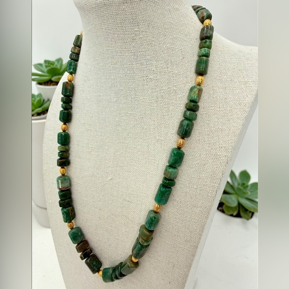 Mineral Grade Emerald Nugget Bead Necklace GoldTone Spacers Toggle Clasp 18” 53g - Picture 3 of 17